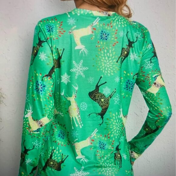 Ladies size Large Green print Christmas Shirt - Picture 8 of 10